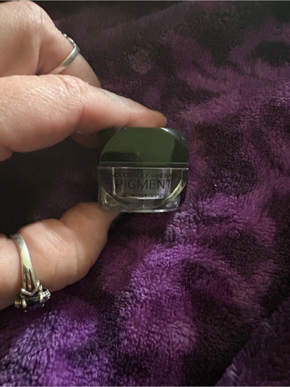 Younique Mineral Pigment Eyeshadow - Deep Plum Purple